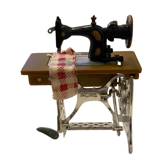 LOT of 2 Vintage Miniature Sewing Machines* FLAWED * ACME Dollhouse Magnet - Picture 4 of 10